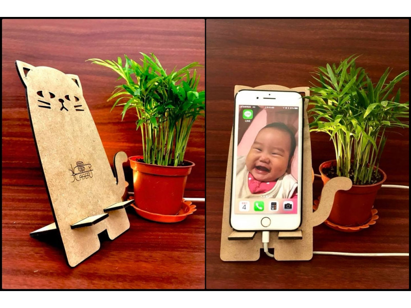 光量子 木藝 就醬子 貓 手機架木質雷雕辦公小物送禮客製雷雕禮物限量50組 逸倢廣告設計